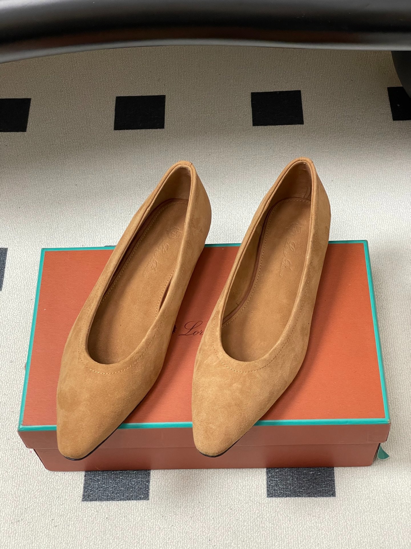 로*피아나 26s 신상 프리물라 플랫 스웨이드 단화