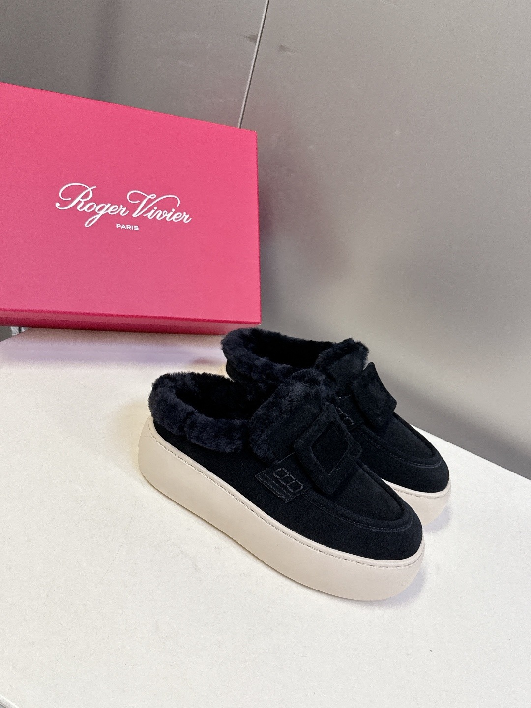 로*비비에 신상 벨크로 통굽 털부츠