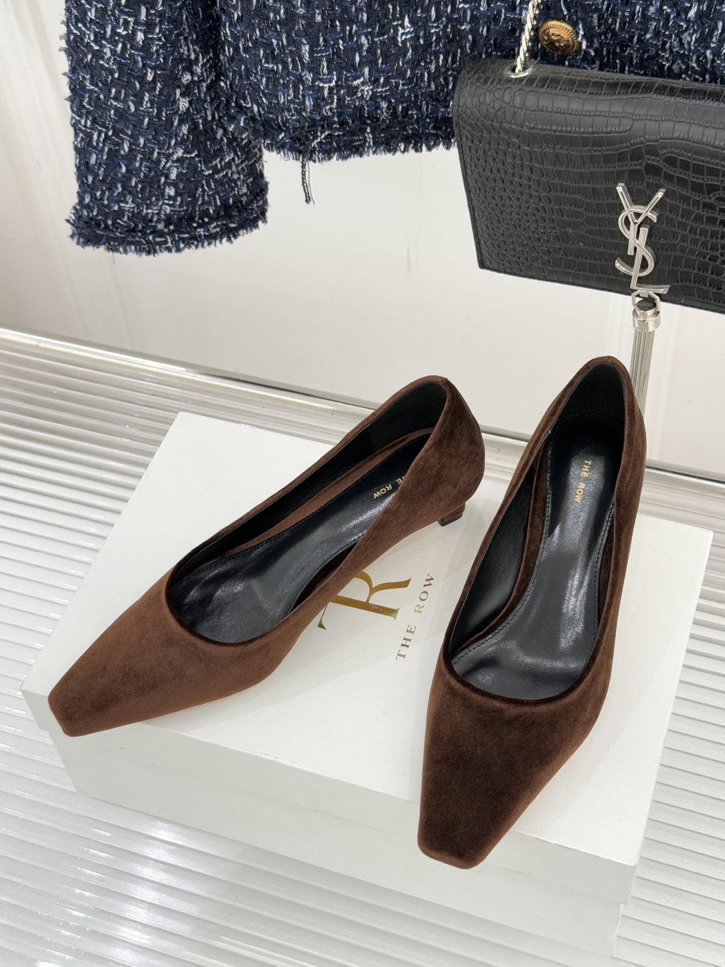 더*우 25WF 신상 빈티지 스퀘어힐