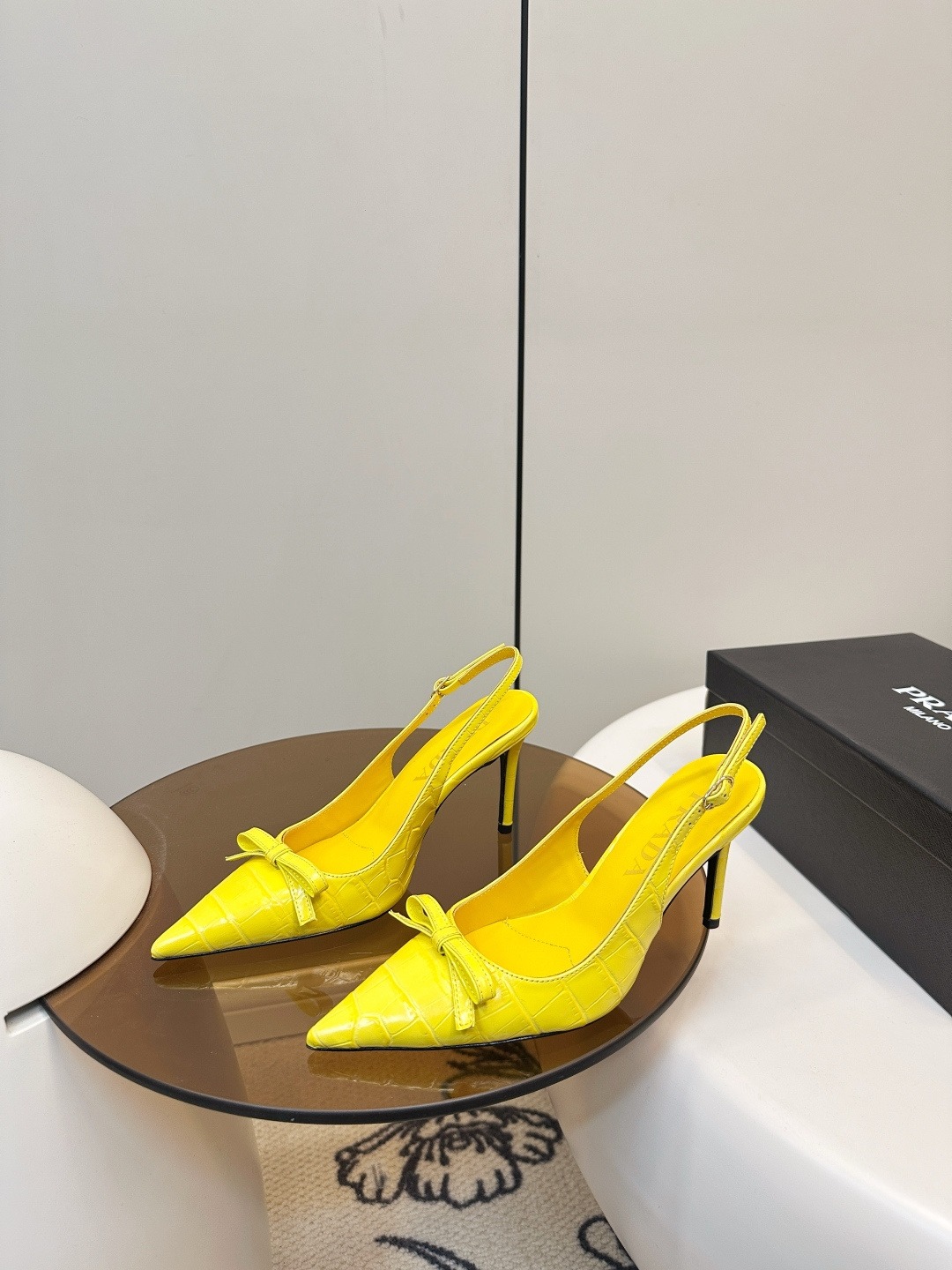 프*다 리본 힐 샌들