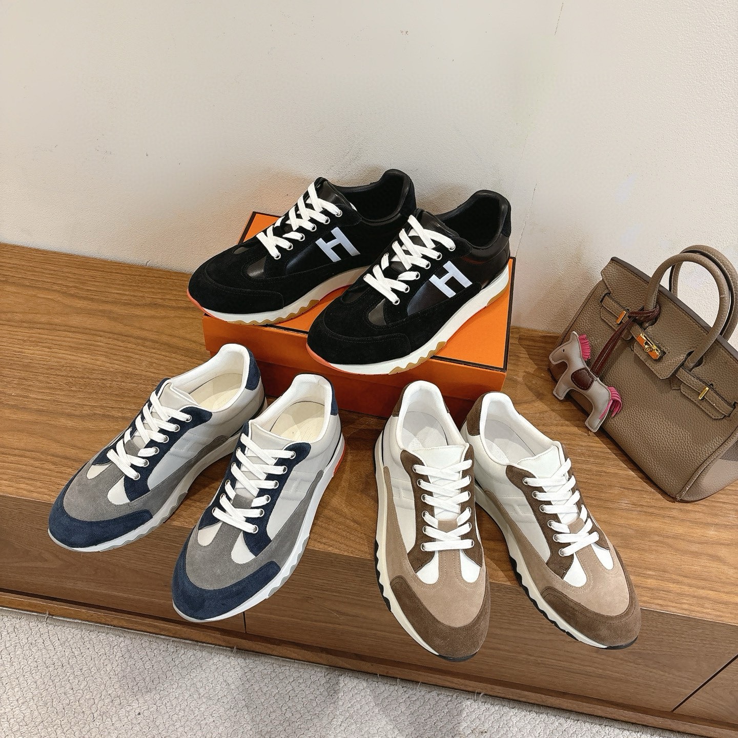 에*메스 신상 트레일 스니커즈