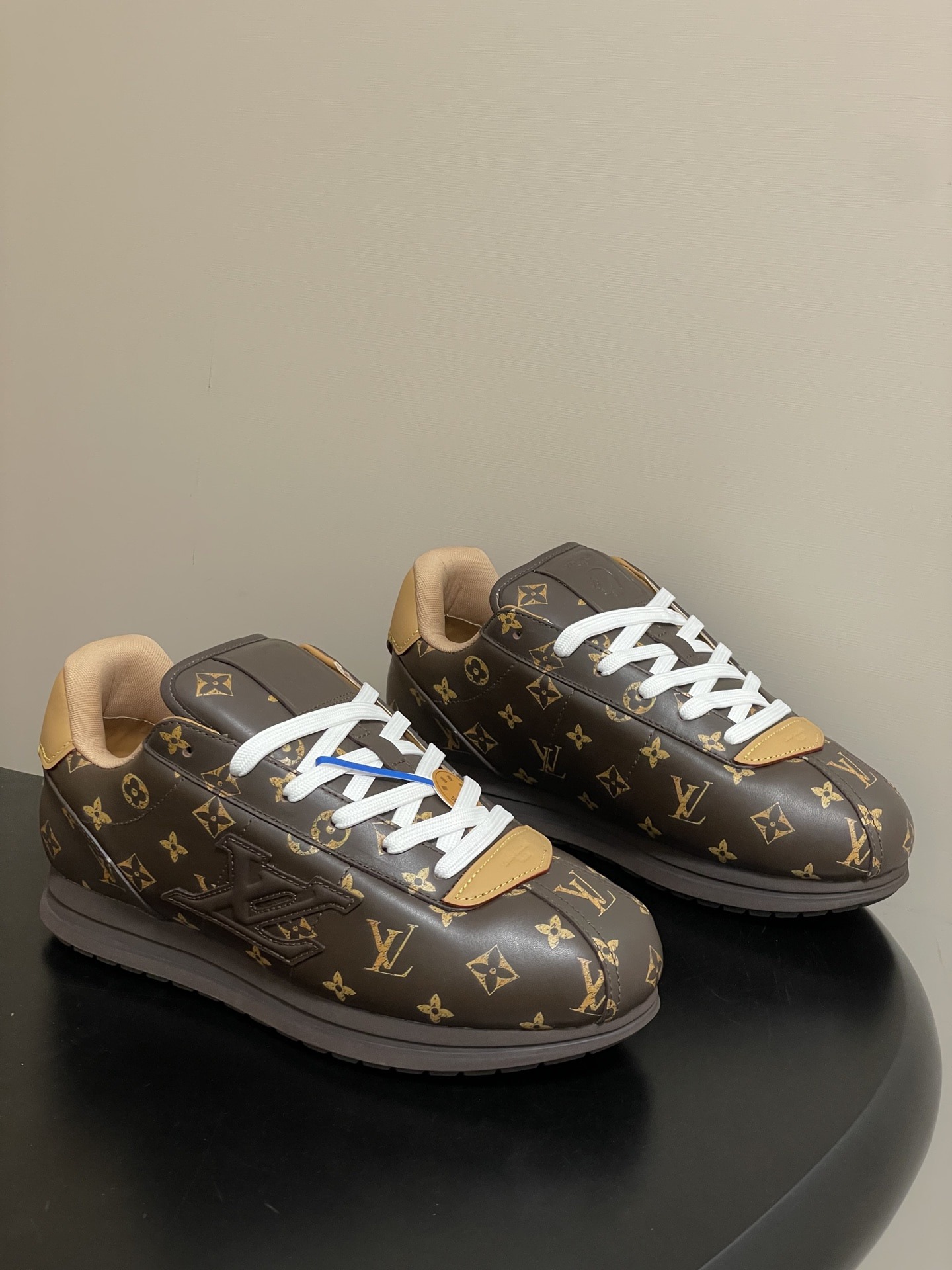 루*비통 버터 소프트 통굽 스니커즈