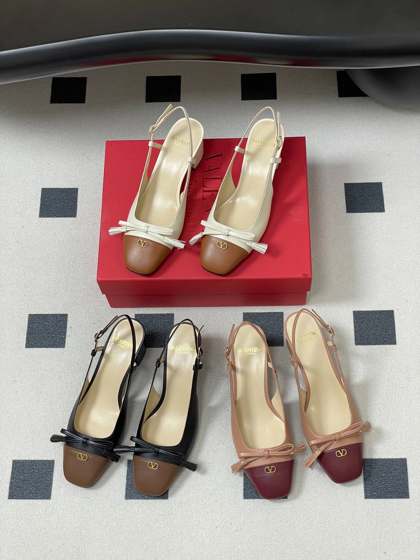 발*티노 클래식 메탈릭 V버클힐