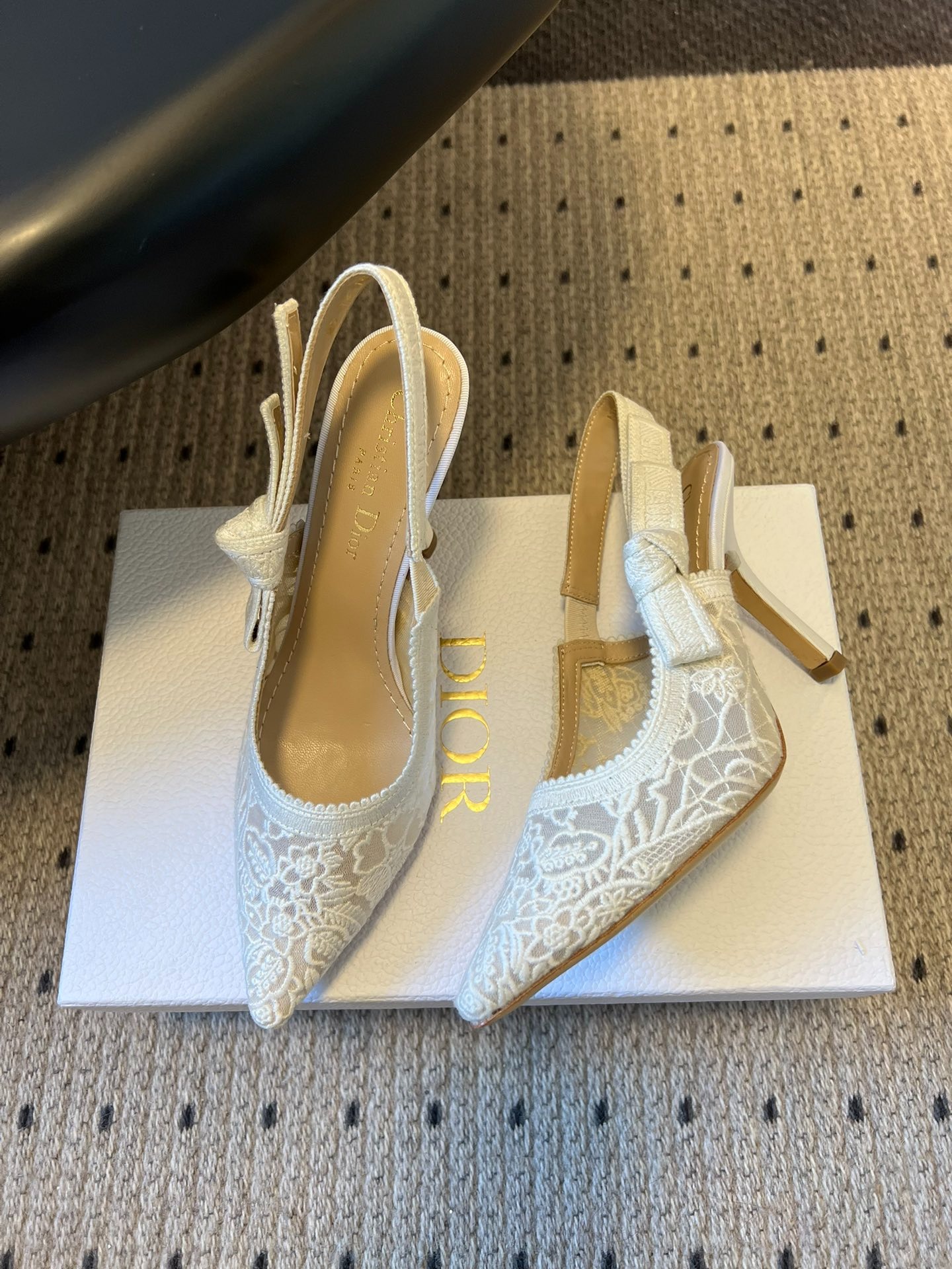 디* 26ss 스틸레토 리본 힐