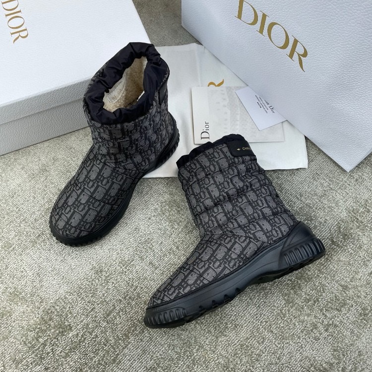 디올 프로스트 앵클 부츠